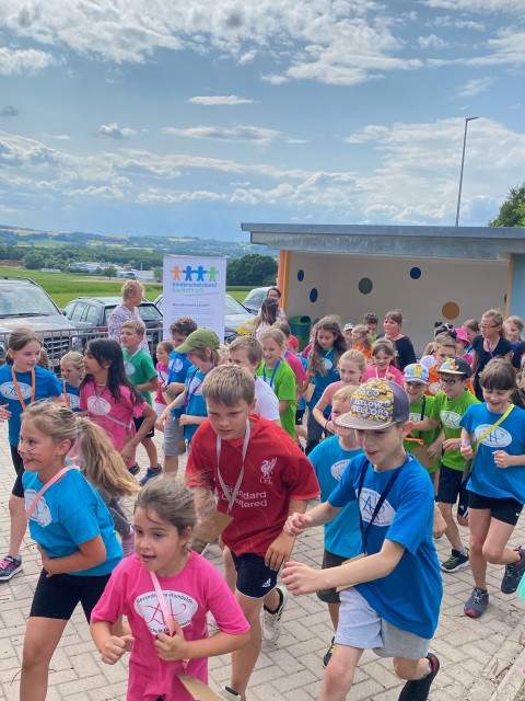 Teilnehmende Kinder beim Spendenlauf der GS Goldkronach