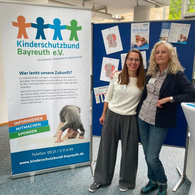 Judith Dostal und Susanne Scharnagl auf der Präventionsfachkonferenz im Landratsamt Bayreuth